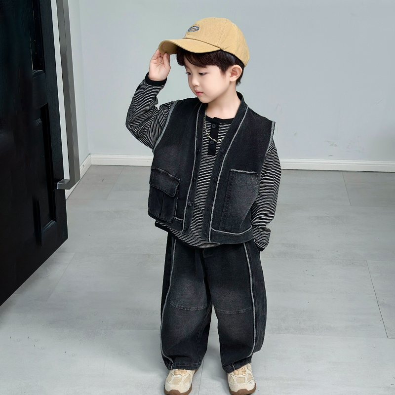 松弛感痞帅男童时髦春秋牛仔马甲套装洋气2025新款儿童帅气三件套