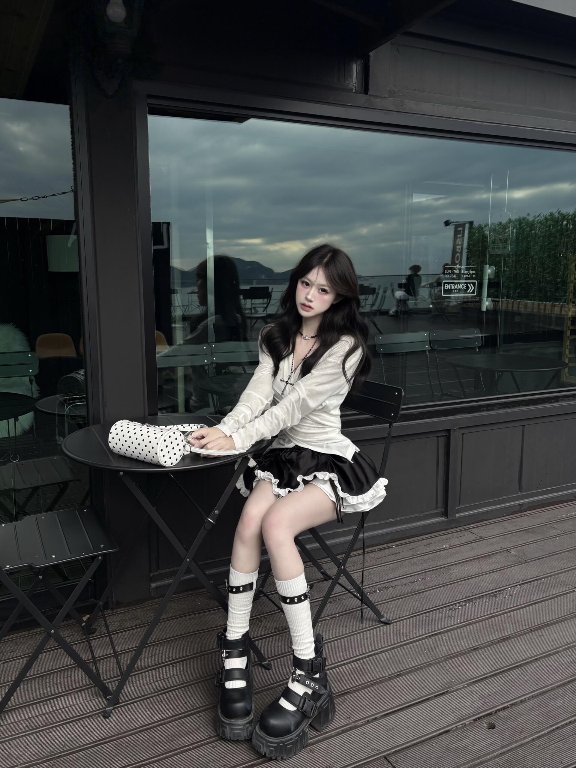 交叉荡领连帽T恤修身短款长袖上衣复古黑白撞色抽绳蛋糕蓬蓬短裙