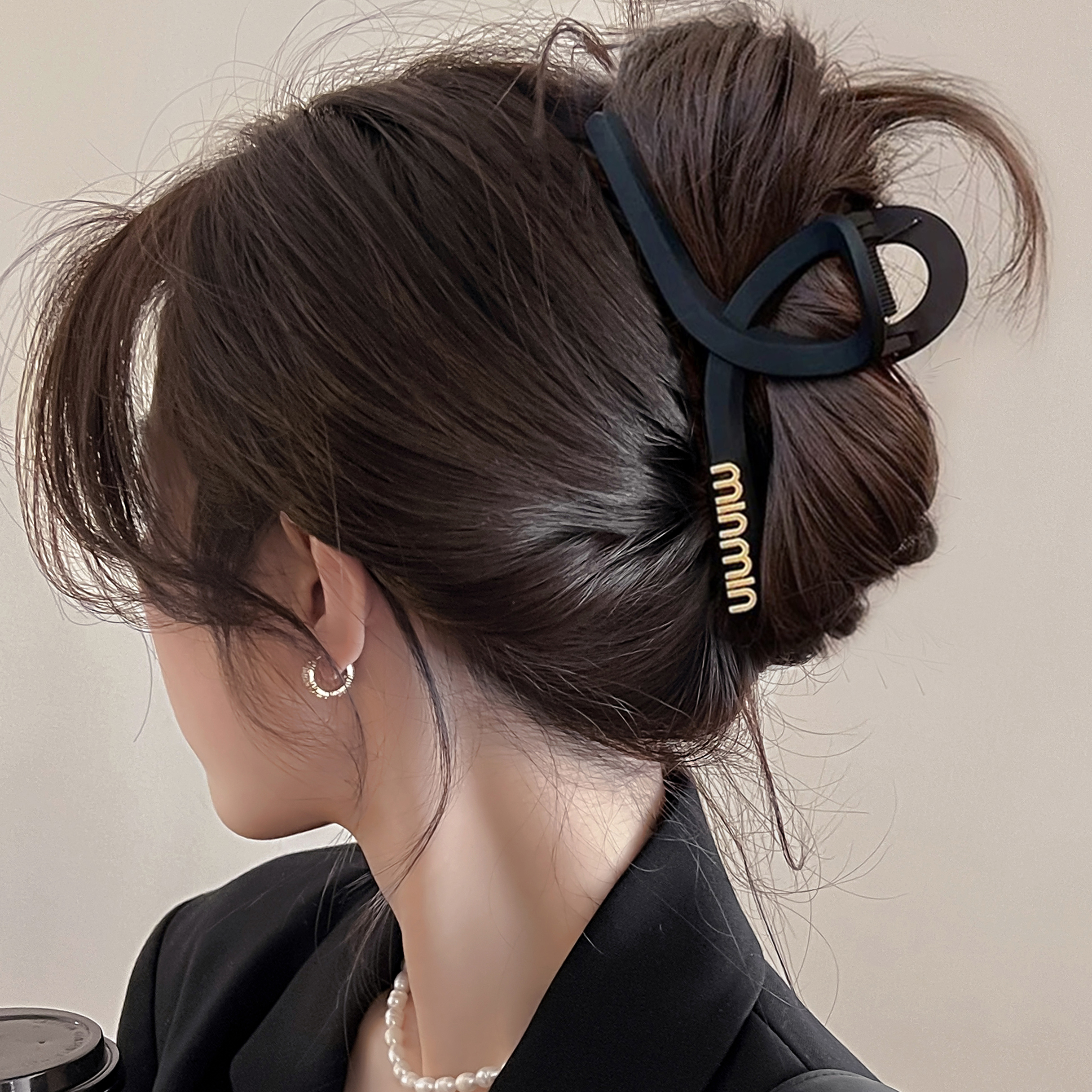 磨砂min字母抓夹女黑色简约气质发夹后脑勺大号鲨鱼夹ins百搭夹子