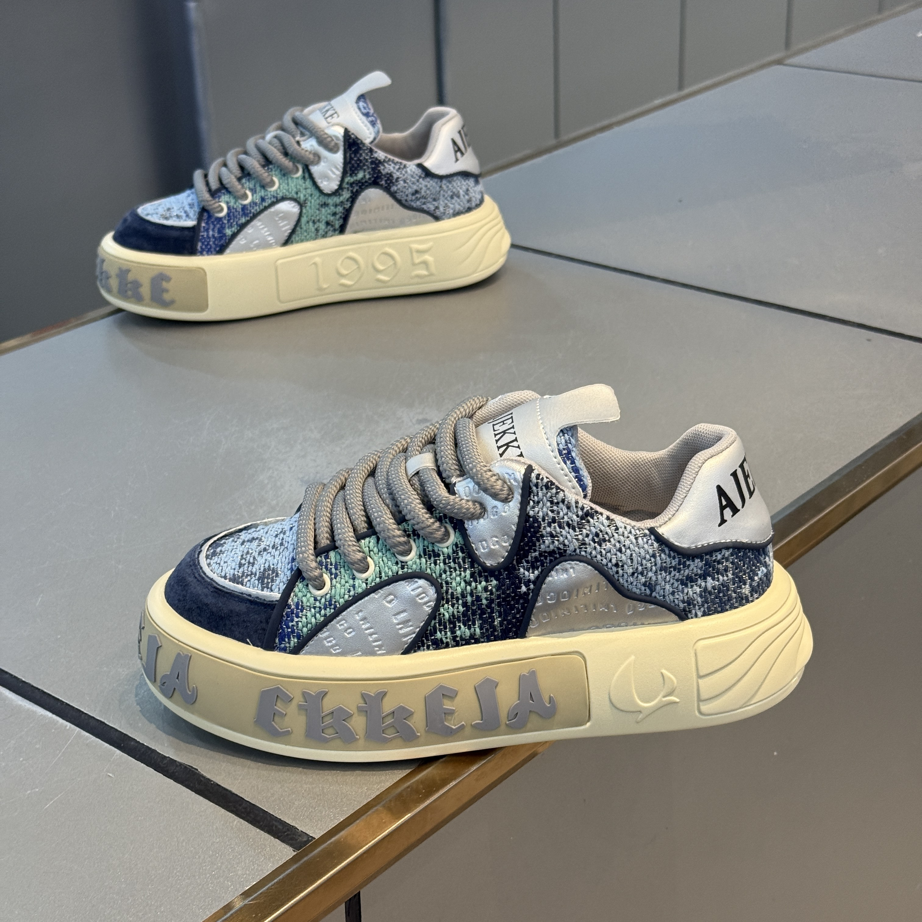 透气男子轻便刺绣耐磨低帮板鞋帆布鞋春季夏季潮鞋