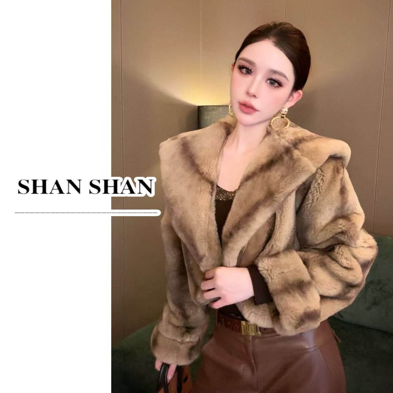 SS姗姗 秋冬高级时尚獭兔毛金色大翻领皮草外套女 51070365-4759