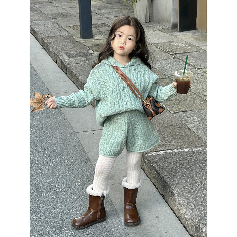韩版女童2025秋冬新款绿色针织套装女宝宝麻花纹加厚连帽毛衣短裤