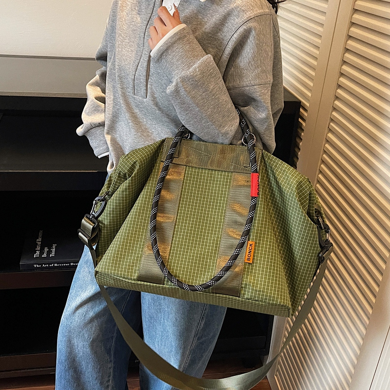 旅行包潮流大容量运动肩包防水手提款健身包ins网红斜跨6509