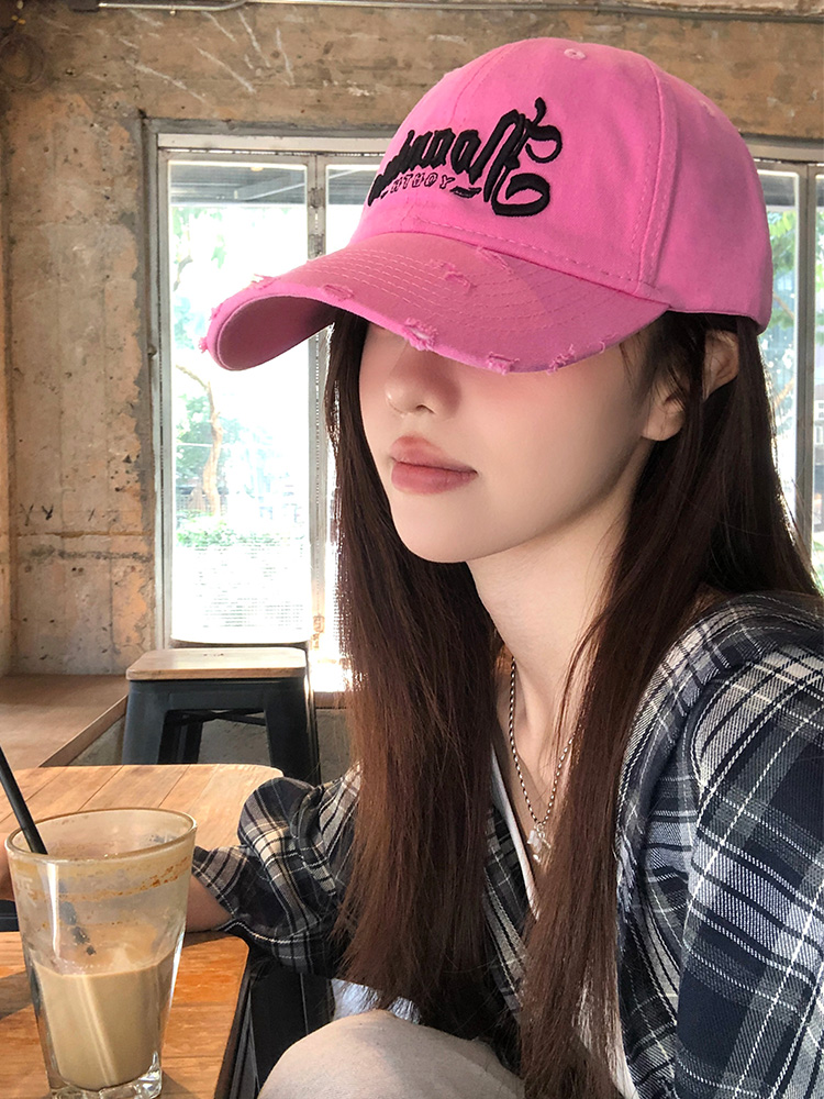 韩版甜酷鸭舌帽女2025新款潮牌宽帽檐软顶粉色帽子破洞刺绣棒球帽