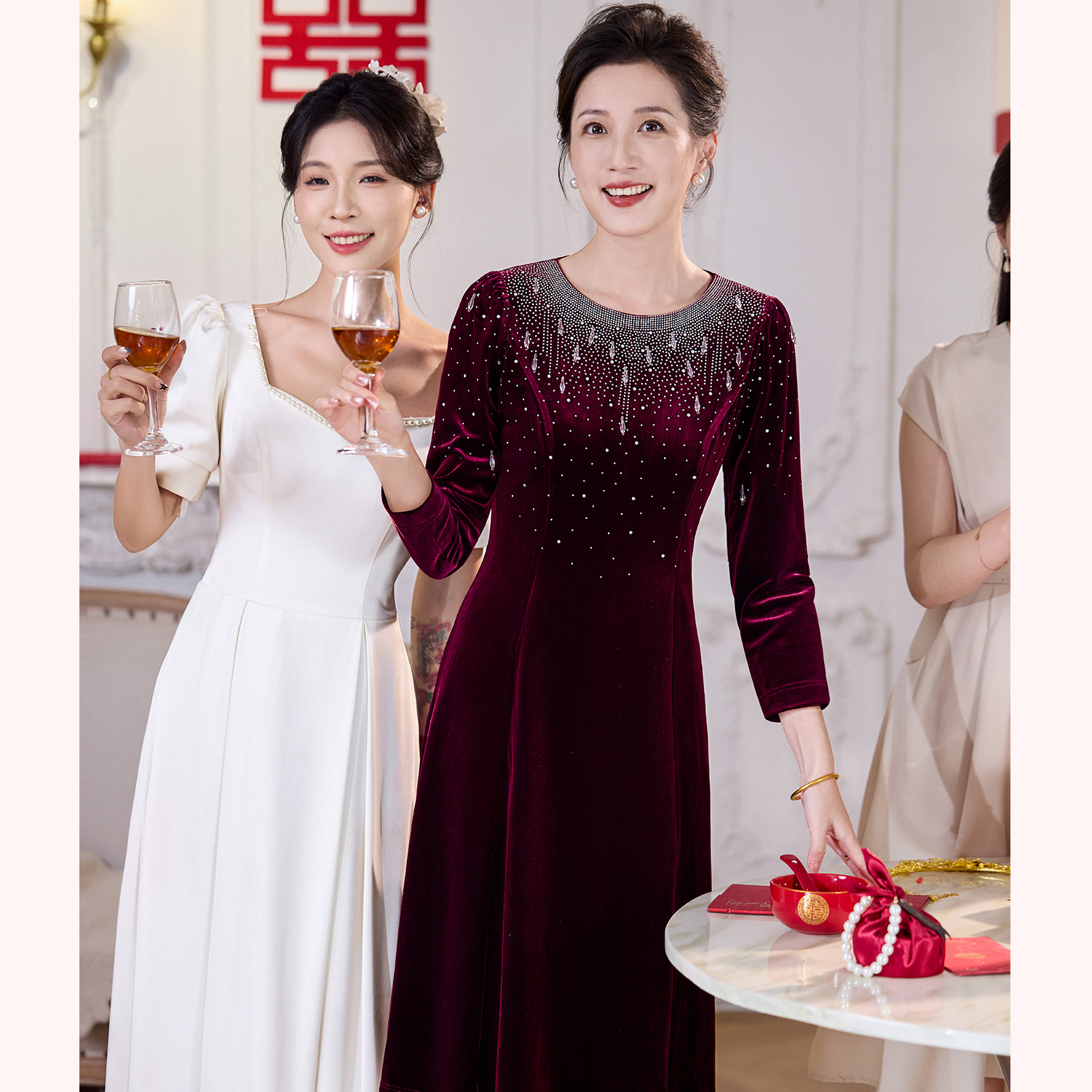 喜妈妈婚宴礼服高端金丝绒年轻喜婆婆旗袍裙订婚敬酒服伴娘服