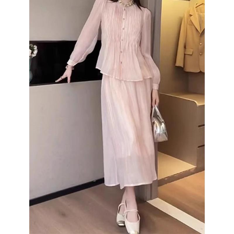 【BOBO】镶钻圆领压褶花瓣长袖褶皱时尚套装粉色上衣半裙度假风女装