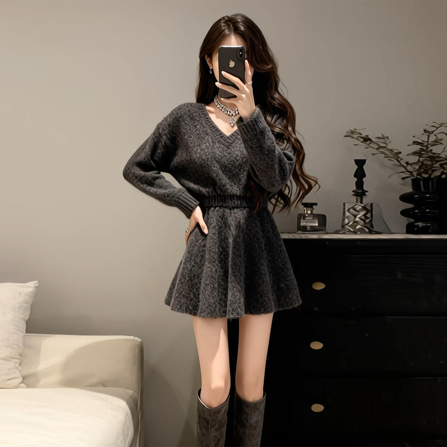2026新款灰色v领针织长袖连衣裙子女秋冬季气质收腰内搭毛衣短裙