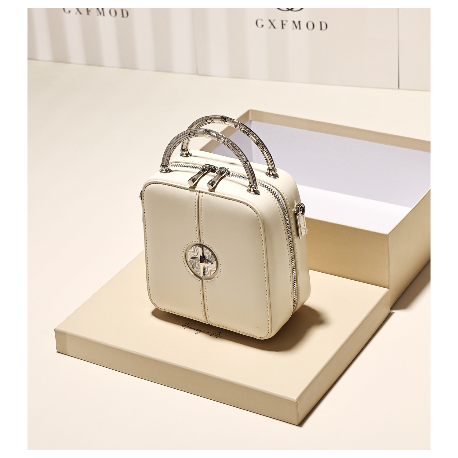 GXFMOD小众设计2025夏季新款女时尚百搭真皮小方包时尚休闲斜挎包