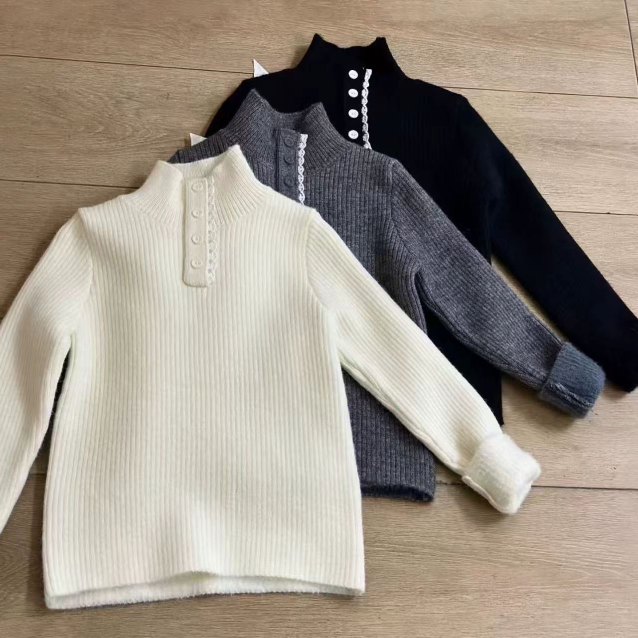 女大童2025冬季新款一体绒中大童百搭打底纽扣花边洋气亲子毛衣