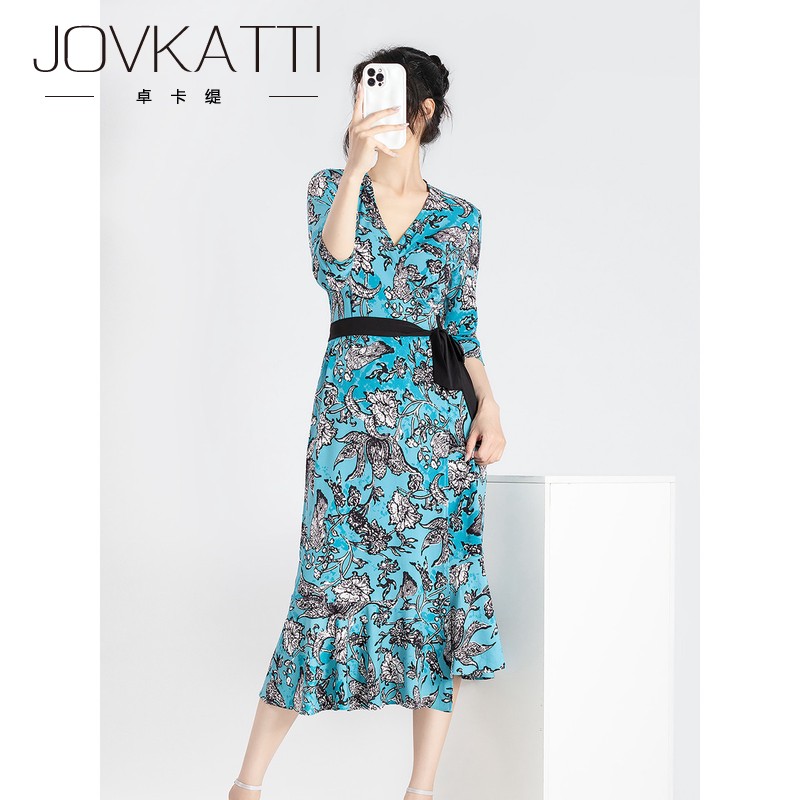 Jovkatti复古雅致蓝色花影裹身裙夏季新款浪漫鱼尾摆收腰时尚