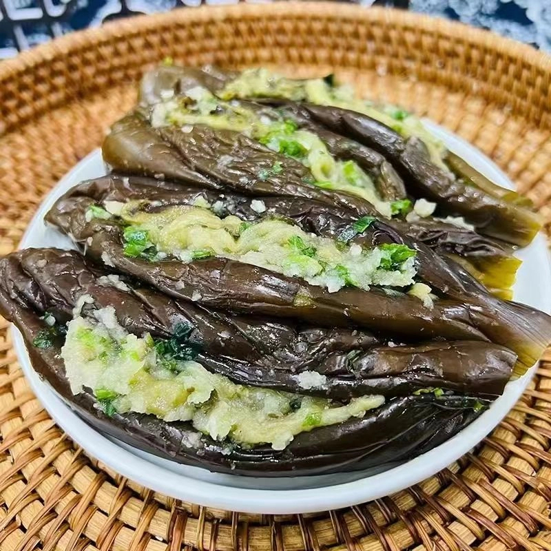 东北蒜茄子鲜嫩可口咸淡适中蒜香浓郁风味