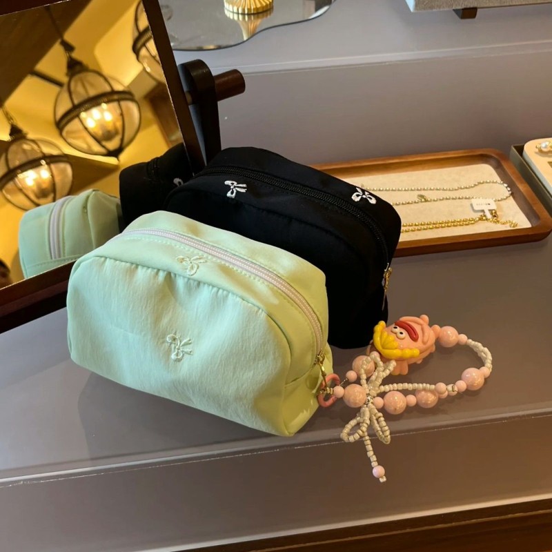 韩系ins风刺绣化妆包2025新款大容量便携洗漱包手拿化妆品收纳包