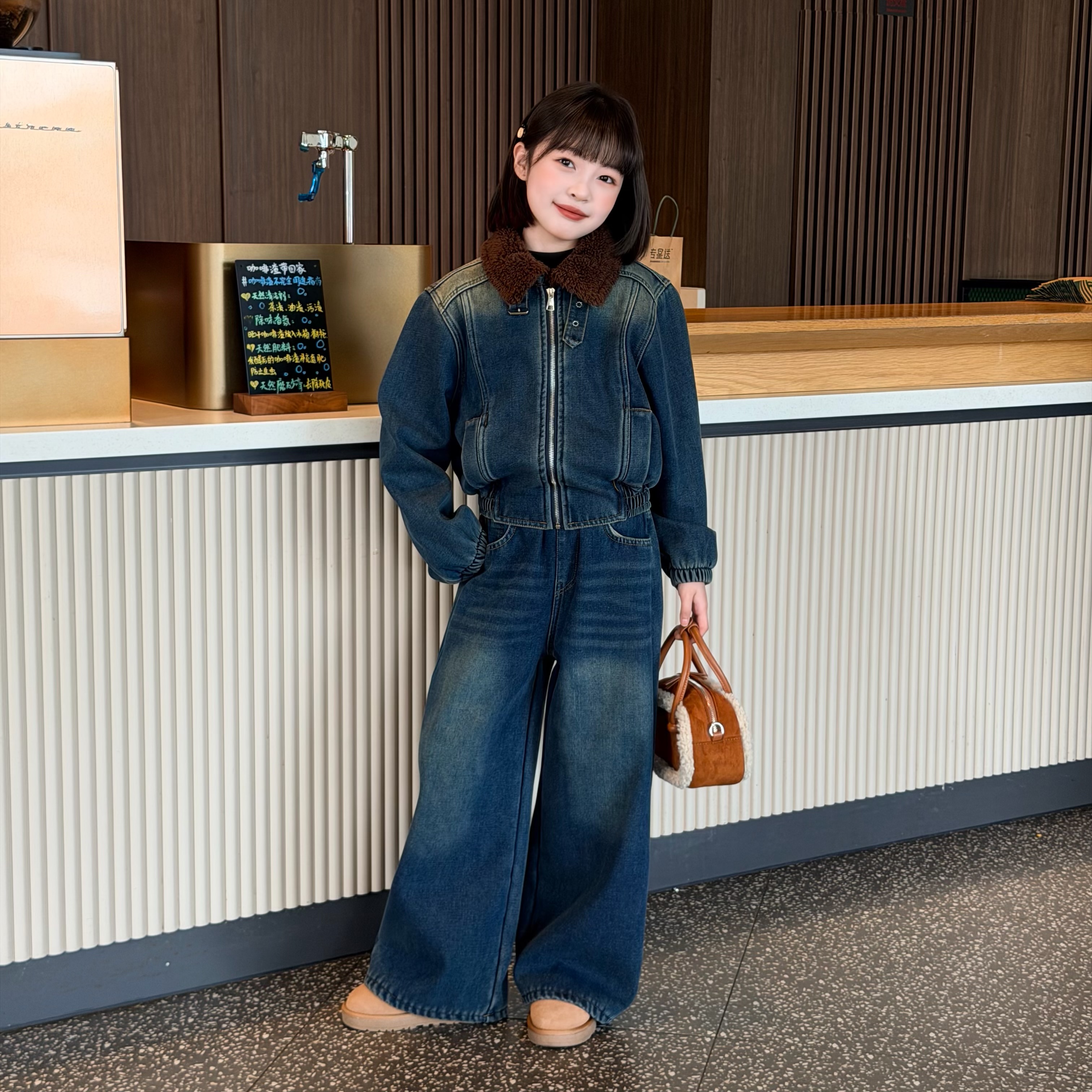 女童机车复古翻领牛仔套装秋冬2025新款洋气宽松中大童加绒两件套