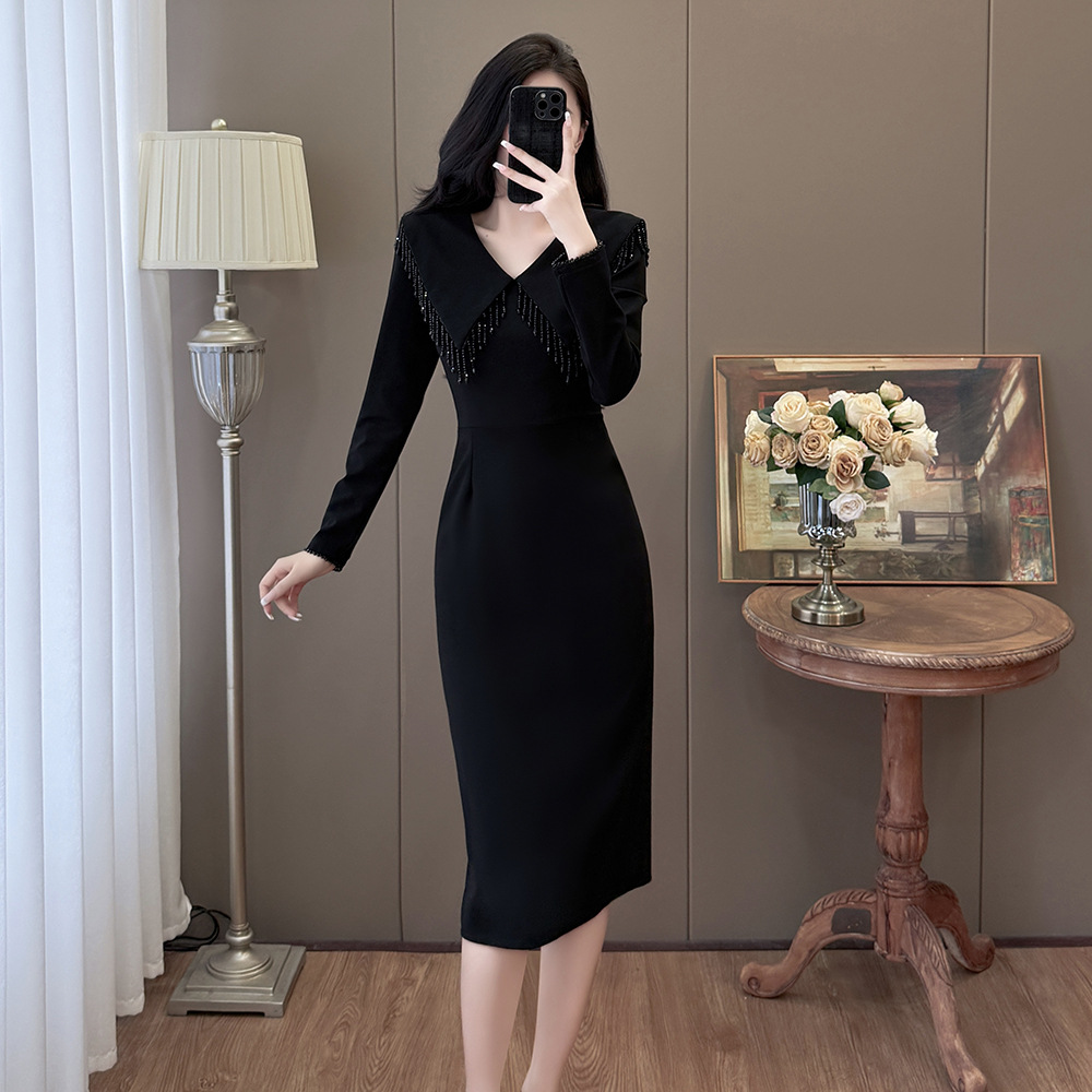 mnnz309法式翻领钉珠流苏赫本风小黑裙2025秋冬气质显瘦连衣裙女