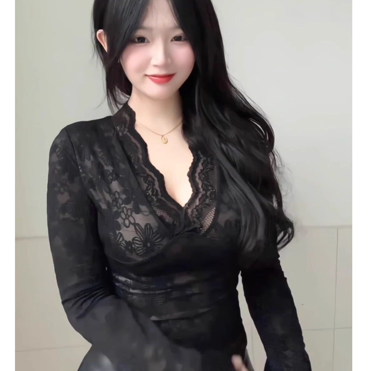 甜辣妹v领蕾丝花边长袖t恤女春季设计感小众显瘦修身打底上衣