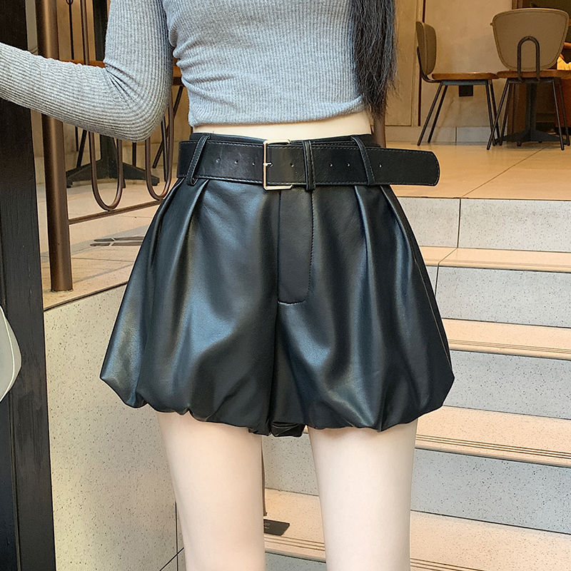 黑色皮短裤女秋冬季外穿2025新款小云朵花苞裤pu皮裤裙灯笼裤靴裤