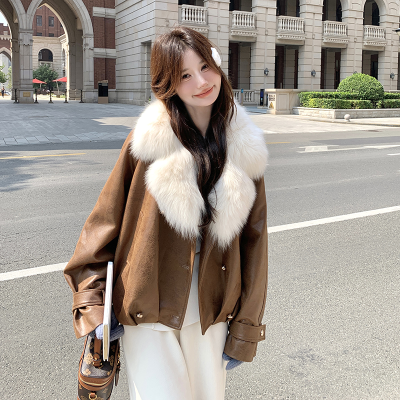 咖色大毛领皮毛一体羽绒服女2025新款冬季美拉德高级感皮衣短外套