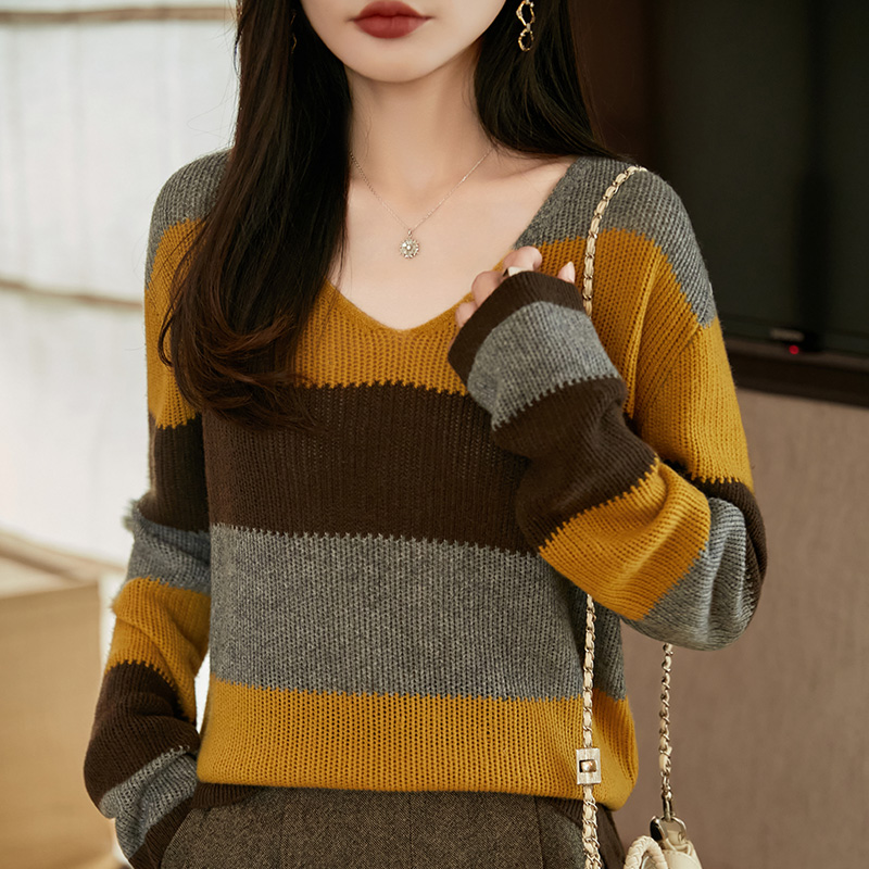条纹慵懒风~美拉德色系秋季新款V领长袖针织衫宽松撞色精纺羊毛衫