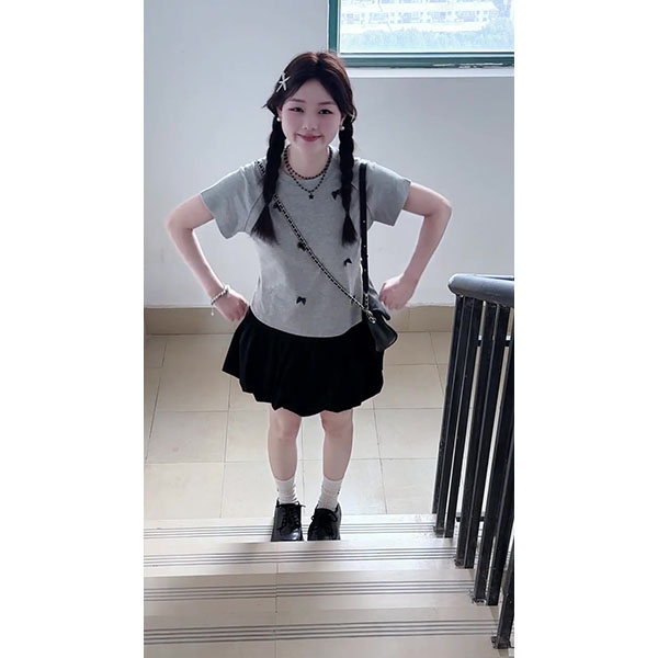 韩简约百搭正肩圆领短袖t恤女夏季显瘦绝美灰色上衣+裙子时尚套装