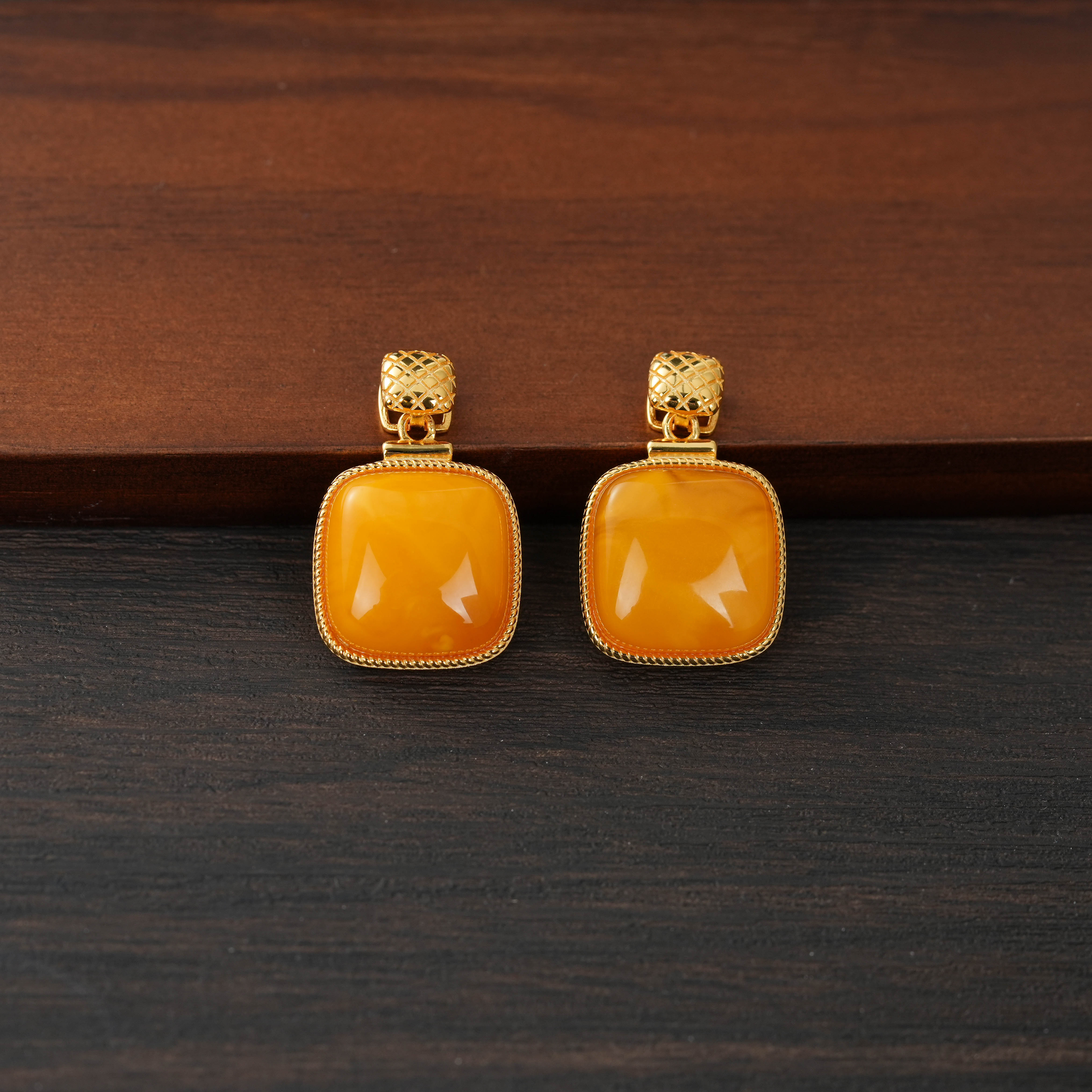 S925银镶嵌蜜蜡吊坠-多样性发其一-14.5×14.5mm-V06630-M（甄选）