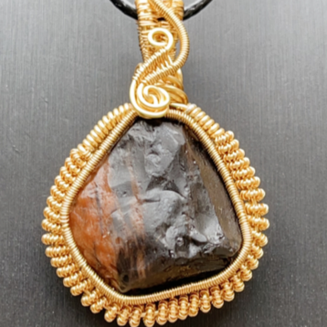 火焰纹天然西藏玻璃冈仁波齐羌塘无人区原石精致创意饰品挂件