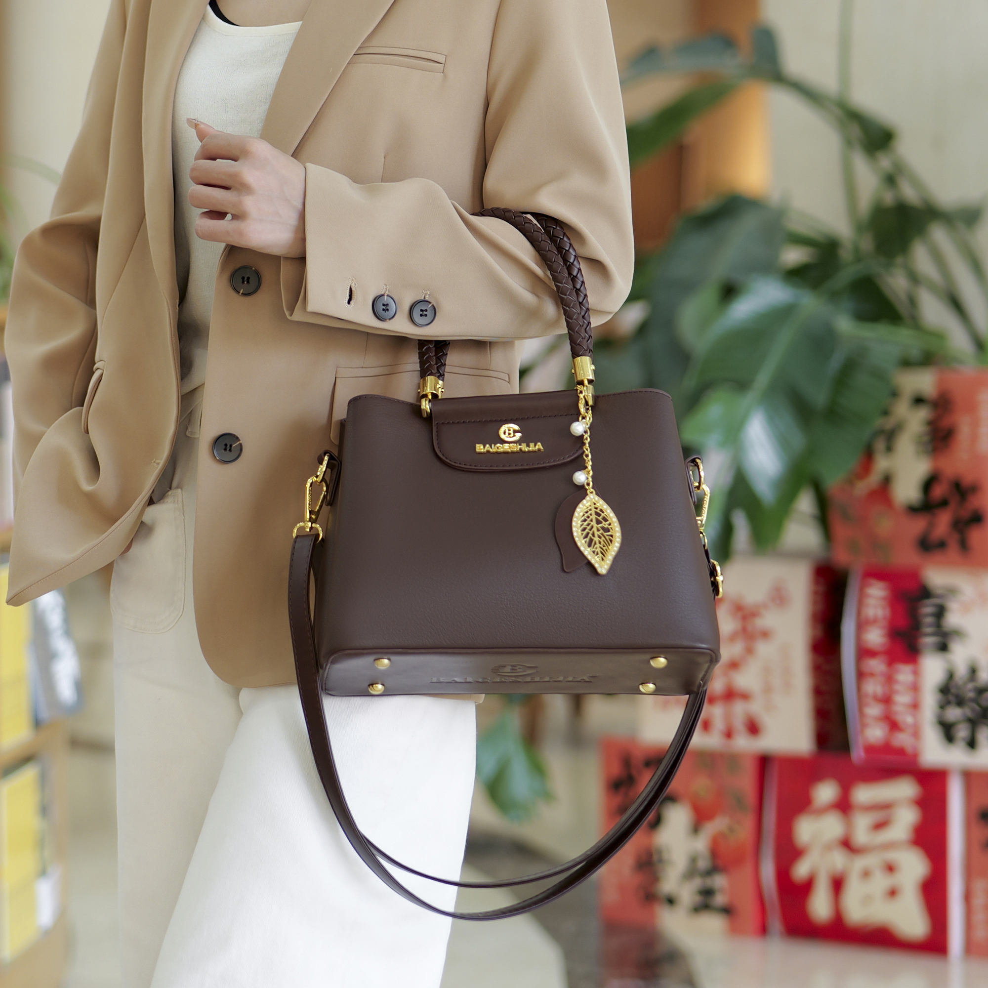 【当天发货】2025新款爆款高档软皮女包斜挎包时尚百搭中秋节送妈妈