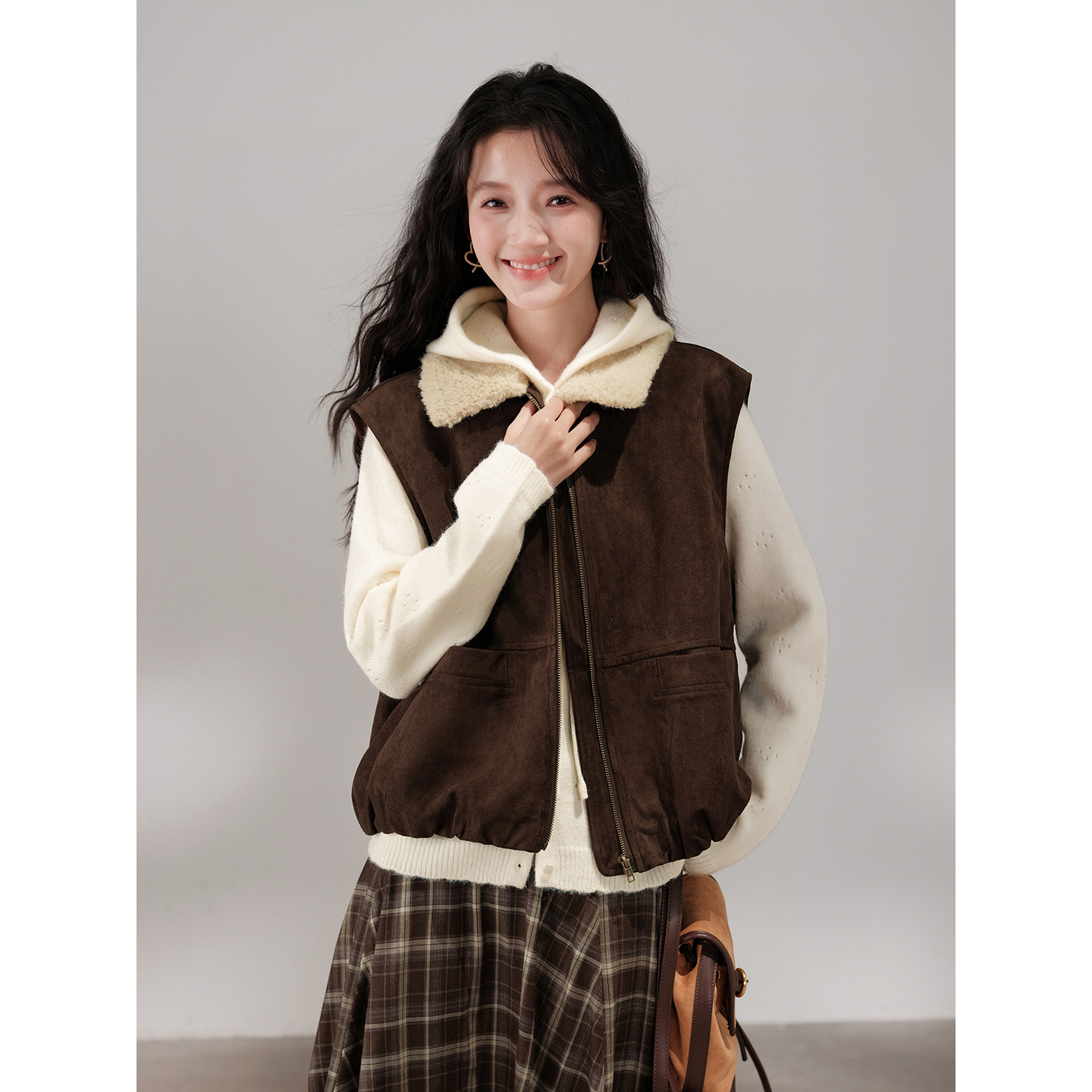 木易易 羊羔毛翻领夹棉麂皮绒外套女2025新款秋冬小个子马甲背心