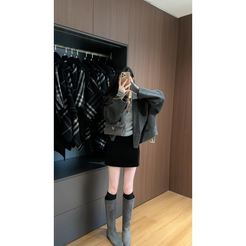 高级感灰色慵懒风宽松毛衣外套半开领纽扣T恤毛呢半身裙三件套装