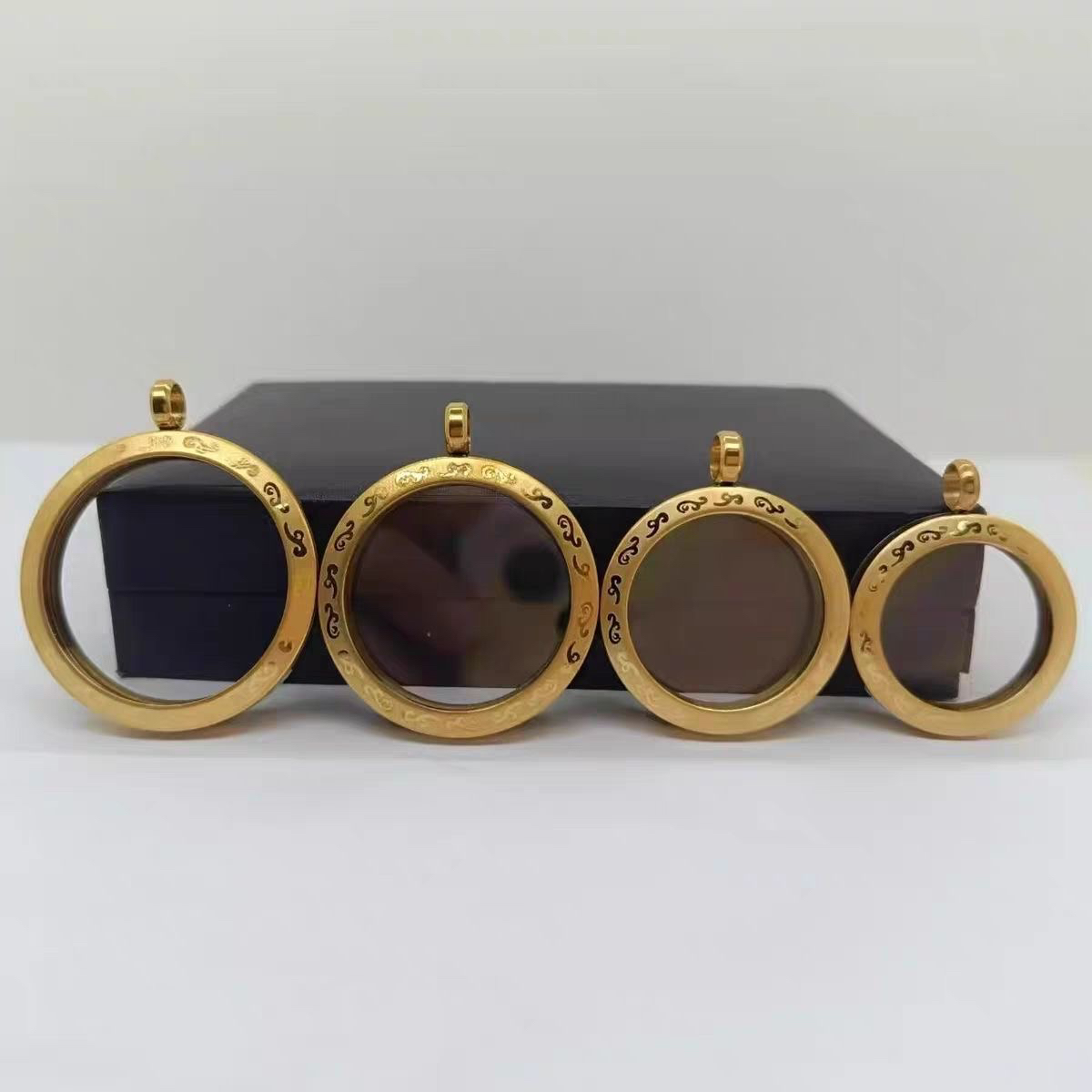 山鬼花钱保护壳嘎乌盒玻璃保护壳唐卡纪念币熊猫纪念币高档保护壳