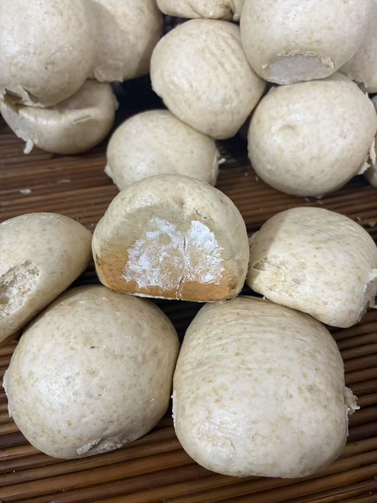 全麦面粉含麸皮低糖低脂老面粉蒸馒头包子家用适合老人