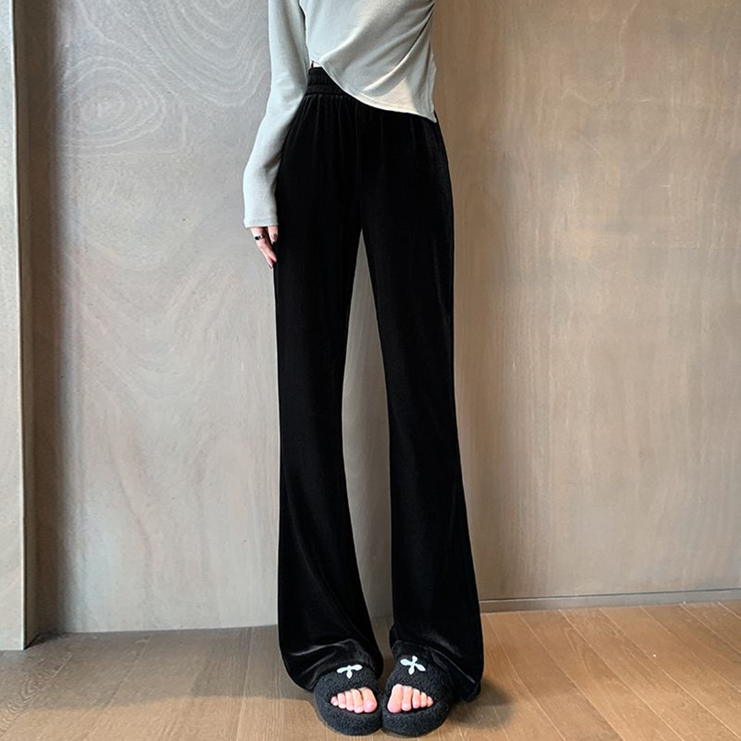 黑色不贴腿金丝绒喇叭裤女秋冬新款高腰显瘦小个子加绒休闲微喇裤