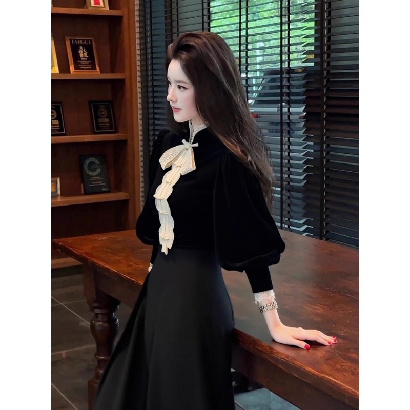 新中式黑色丝绒上衣女2025冬季气质高级感巨好看复古盘扣打底衬衣
