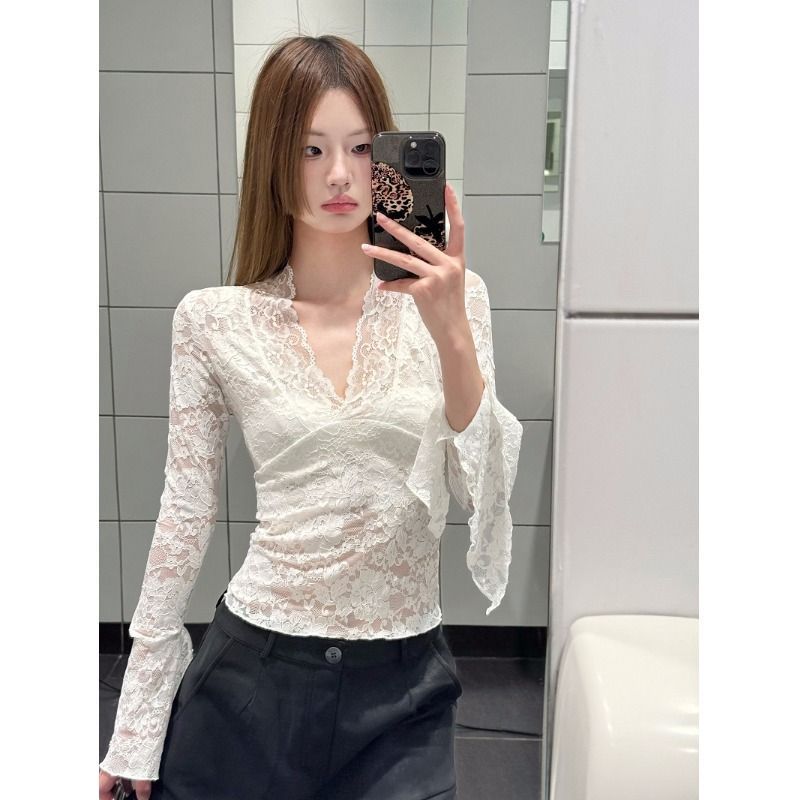 设计感性感领蕾丝衫女春秋收腰显瘦打底衫纯欲修身喇叭长袖上衣