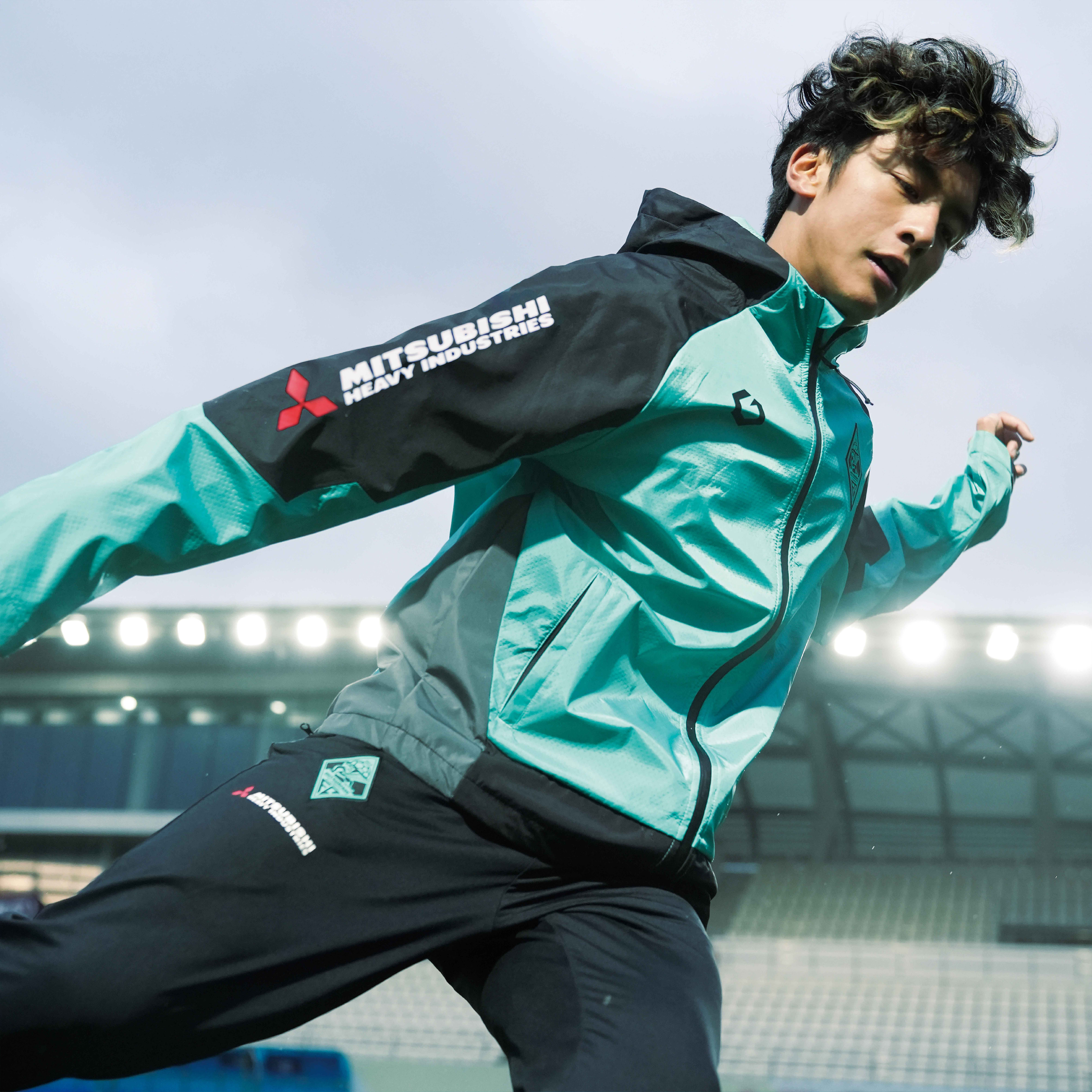 GOINTOx三菱重工飞狮赛季运动风雨衣训练防风防水球衣足球外套