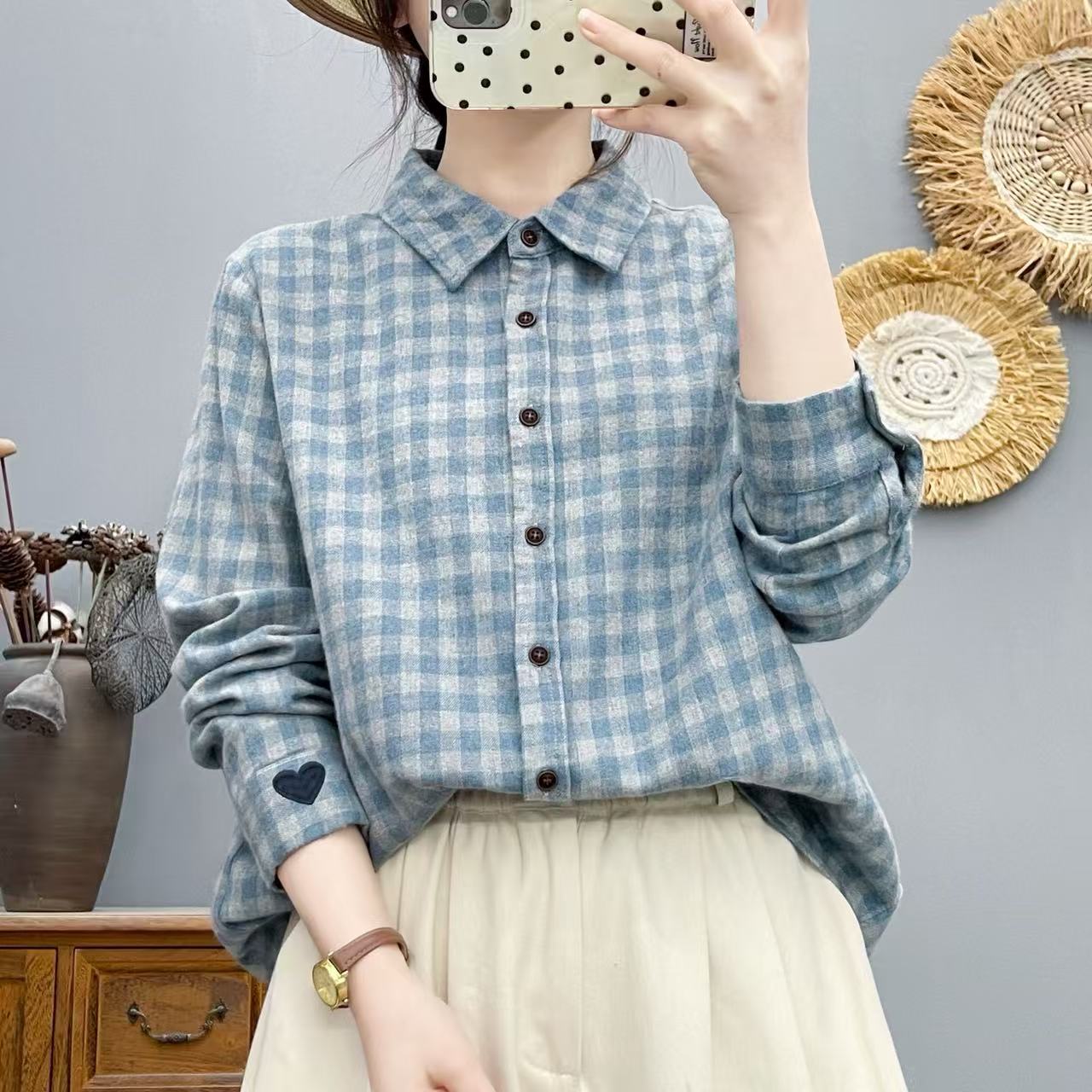 磨毛格子亲肤质感爱心刺绣减龄翻领女衬衫86688