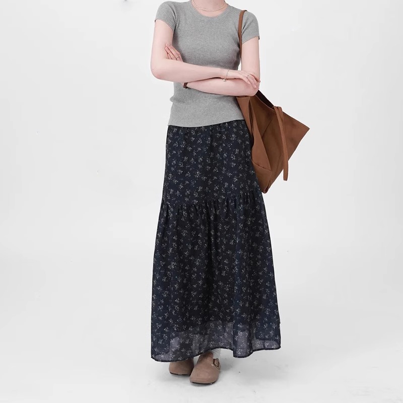 赫本风法式碎花半身裙女夏季新款微胖大码腿粗遮肉显瘦a字中长裙