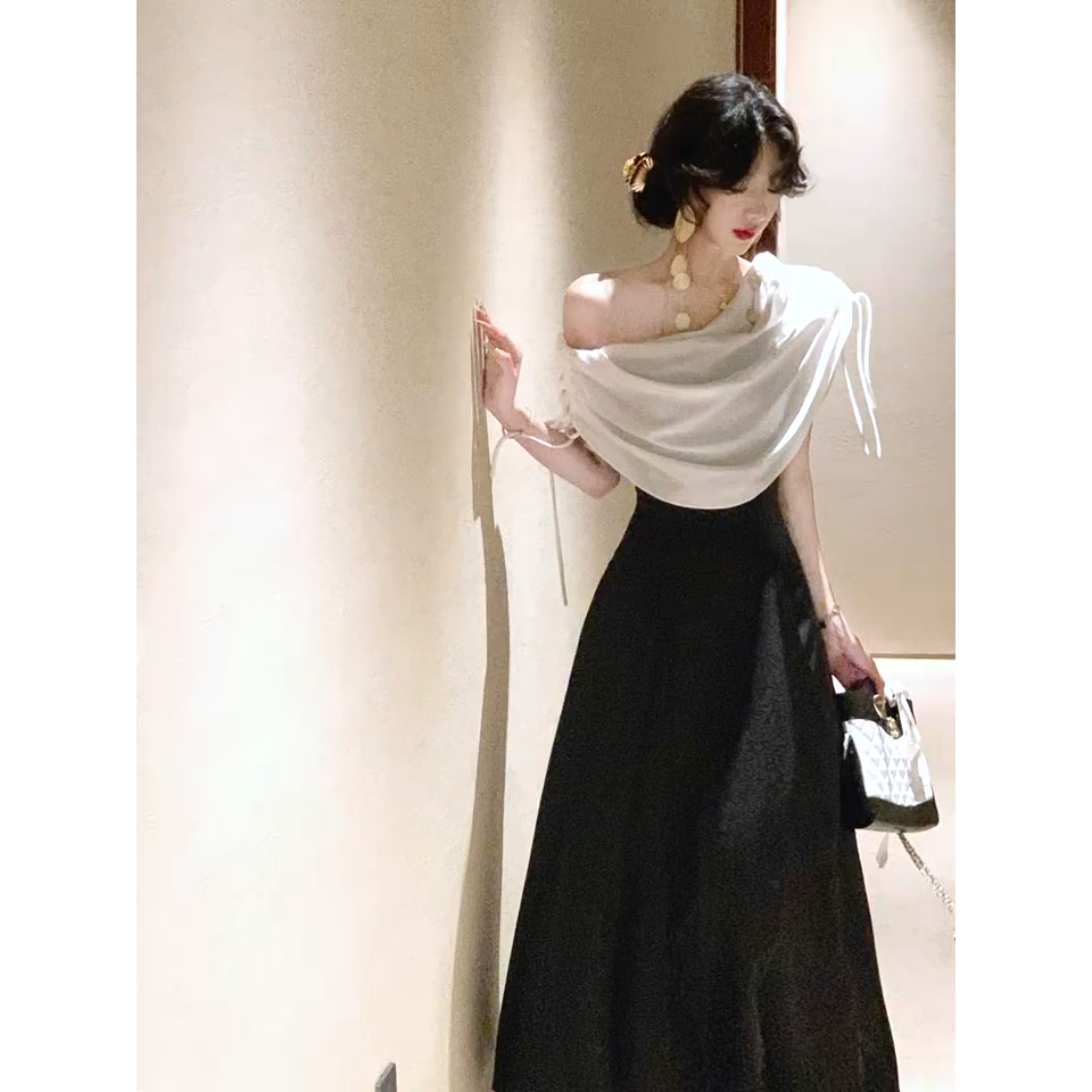 parkyeon高级感轻奢赫本风斜肩连衣裙女夏季法式气质修身显瘦裙子