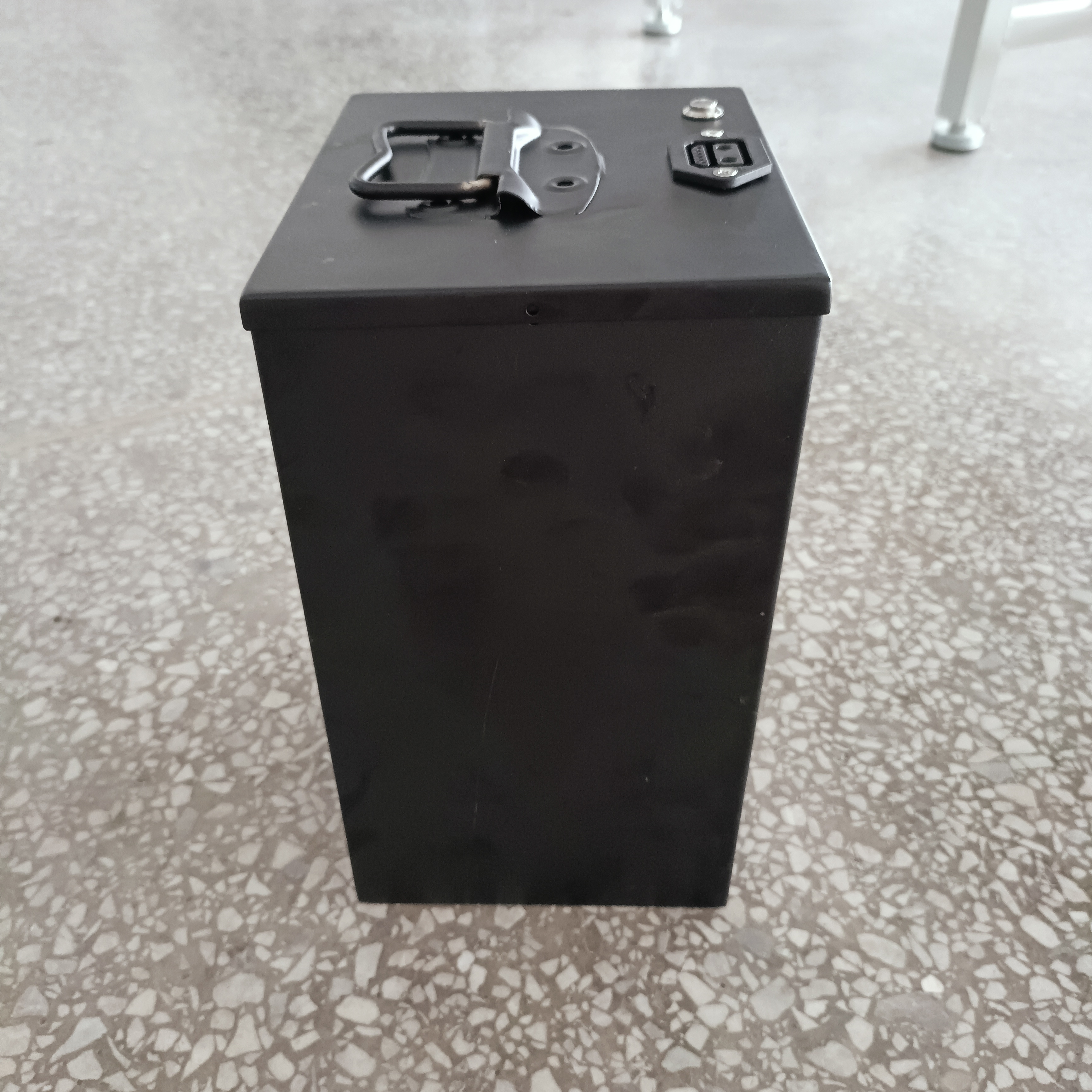 电动车坐桶60V20ah锂电池正品足容足量续航长电瓶中国果木炭