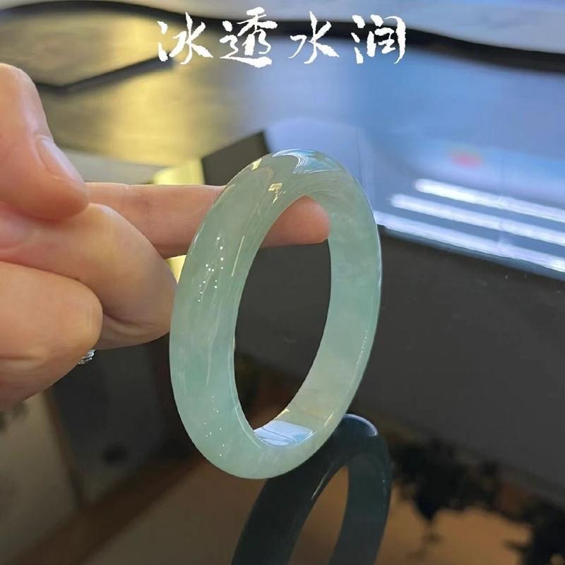 缅甸翡翠冰种手镯女正圈贵妃镯冰透玉镯子浅绿晴水翡翠处理玉手镯