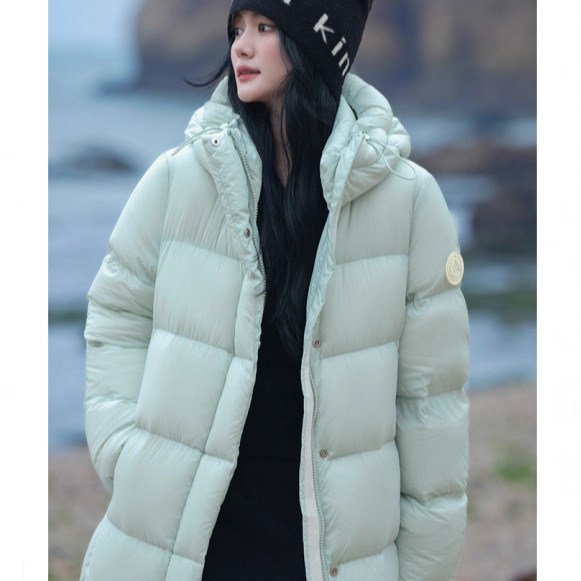 平湖高端羽绒服女长款2025新款韩版加厚情侣款袖标防寒保暖面包服