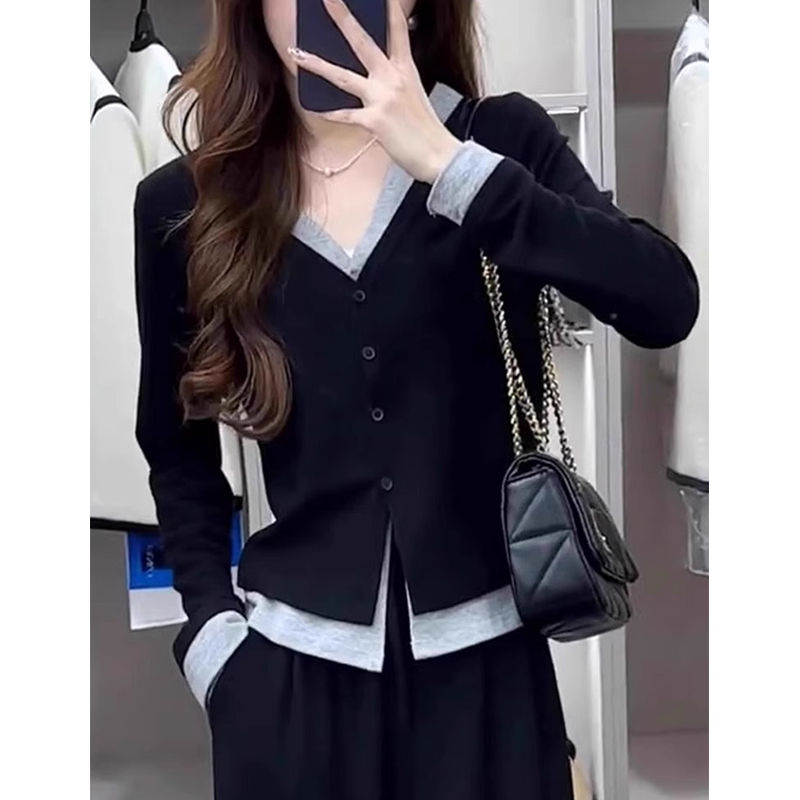 黑色假两件V领长袖T恤女春秋新款大码胖mm打底衫显瘦针织开衫上衣