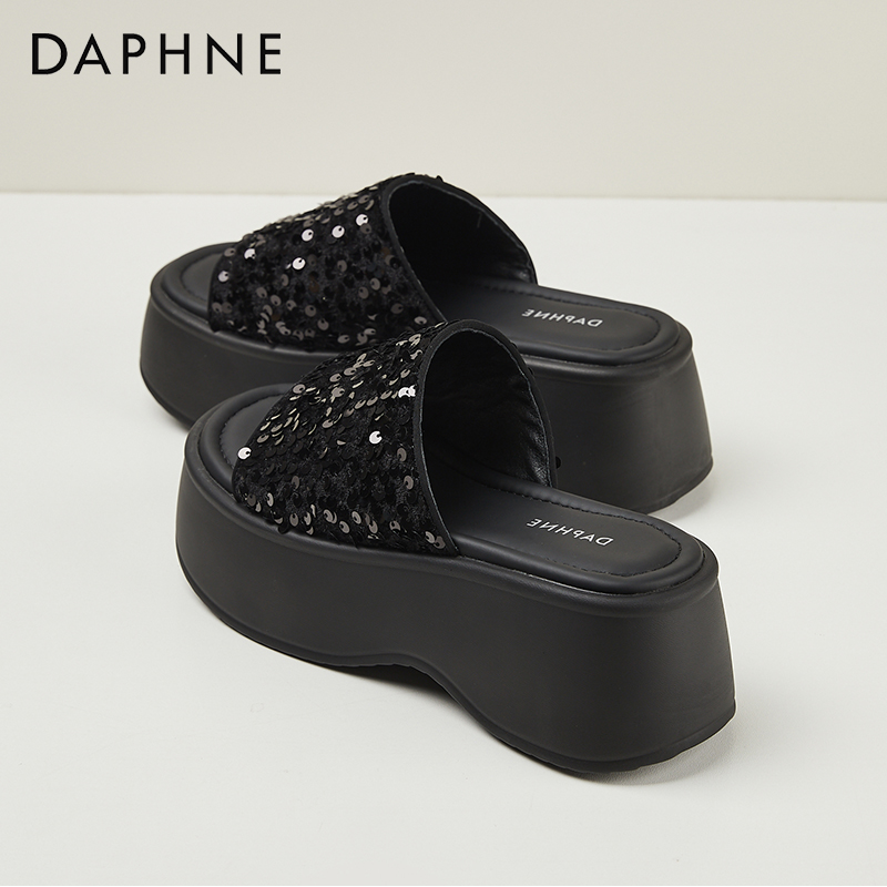 达芙妮厚底凉鞋女休闲夏季防滑外穿凉拖亮片松糕底女士一字拖鞋子