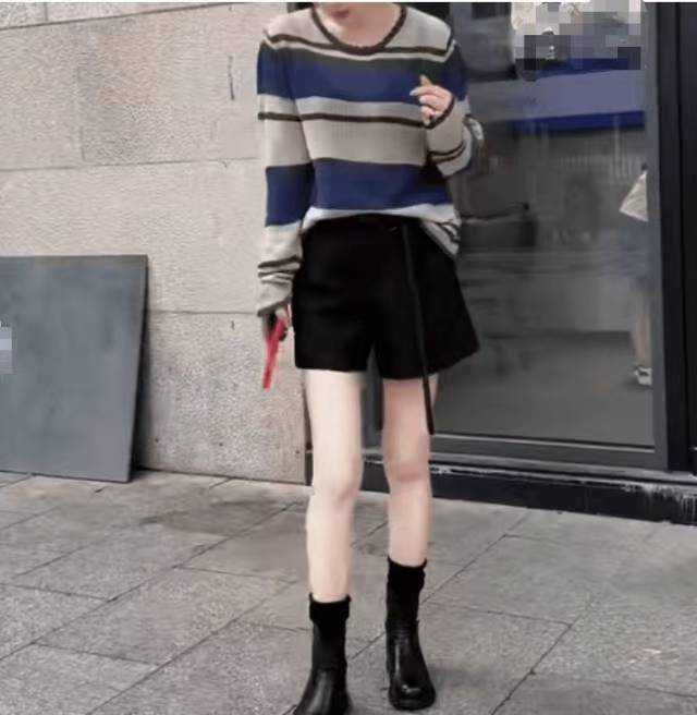 新款条纹上衣休闲风百搭短裤女装