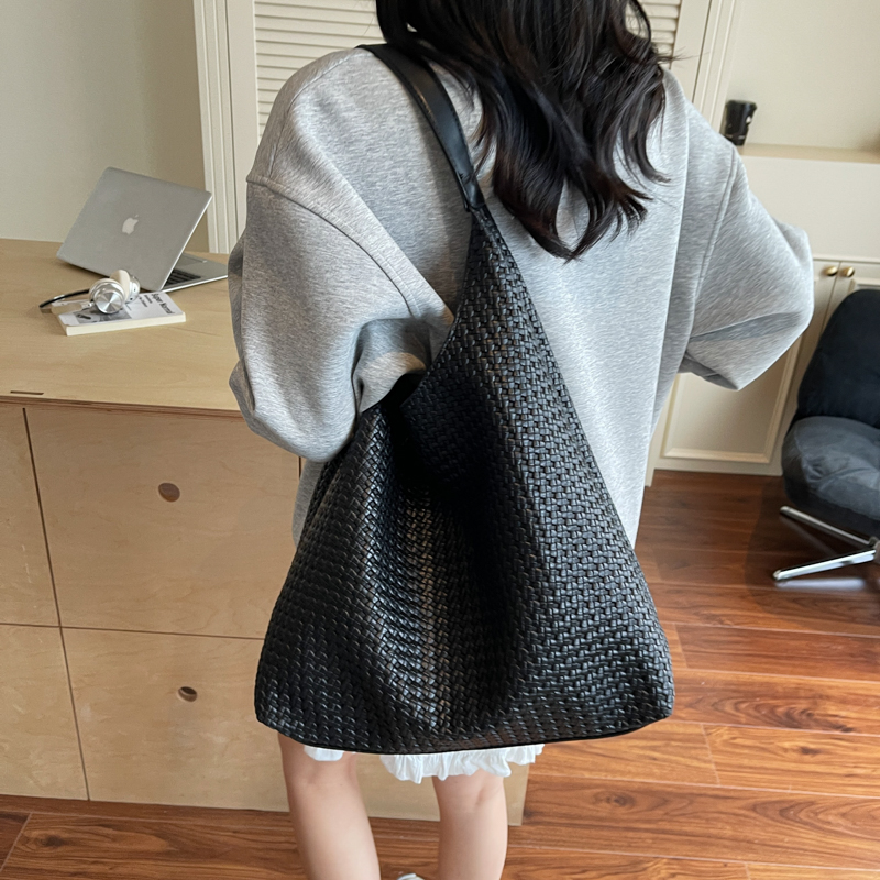 休闲包包女小众设计慵懒通勤大容量托特包百搭高级超火气质单肩包