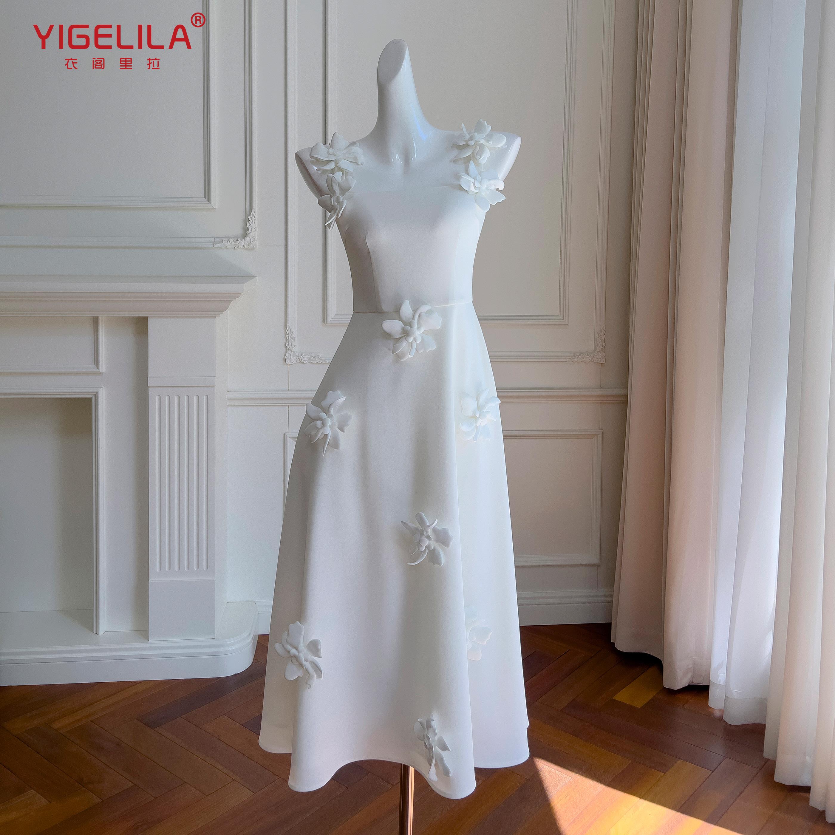 衣阁里拉白色吊带花朵连衣裙高级感收腰显瘦法式复古夏季连衣裙女
