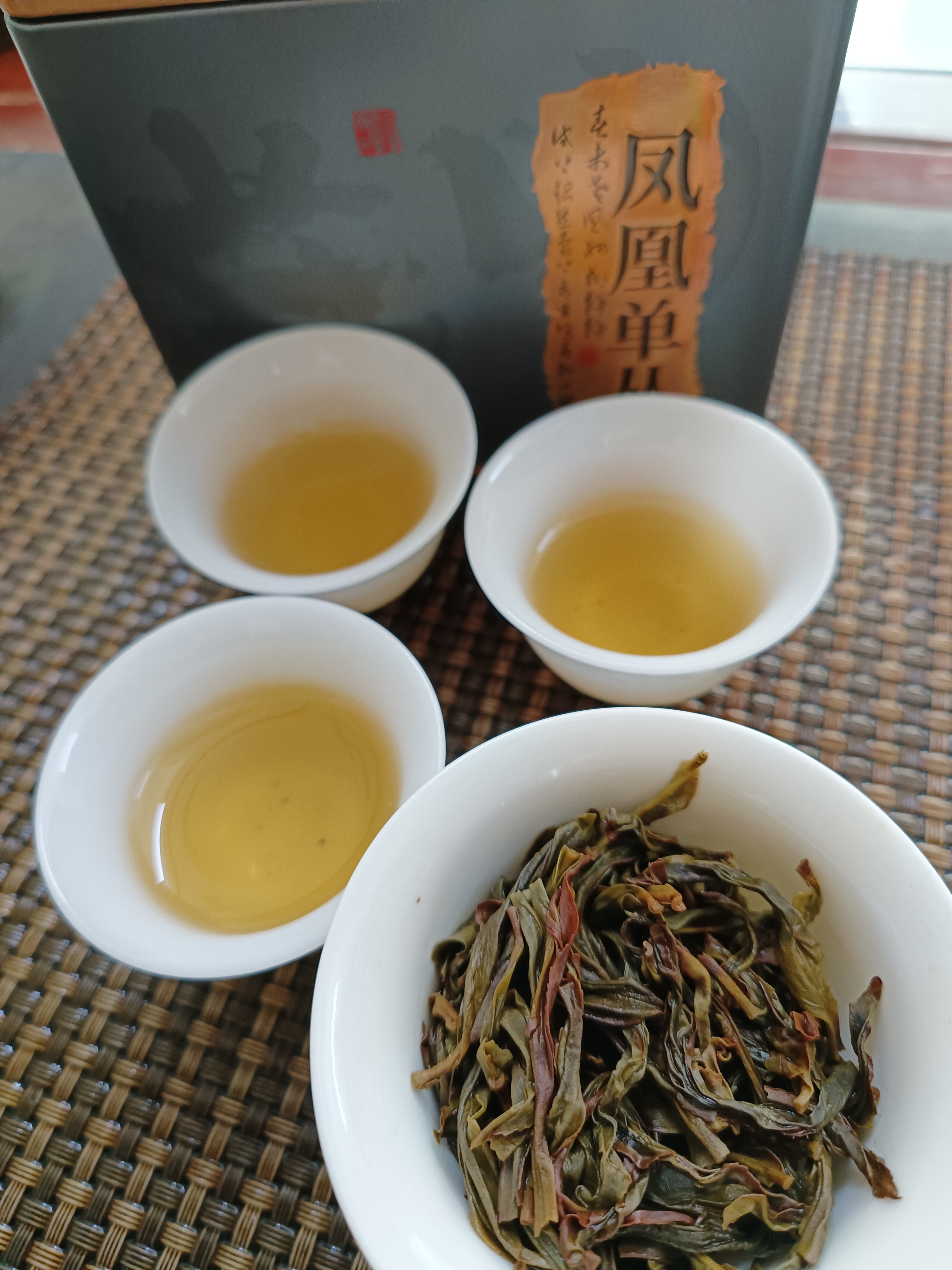 茶农直销高山韵味老枞芝兰香老茶树，125克包装礼盒随机下单包邮