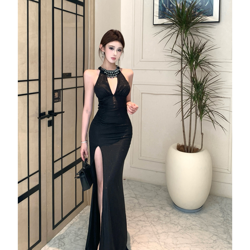 黑色闪闪气质带水钻辣妹高级感挂脖礼服性感露背开衩长款连衣裙女