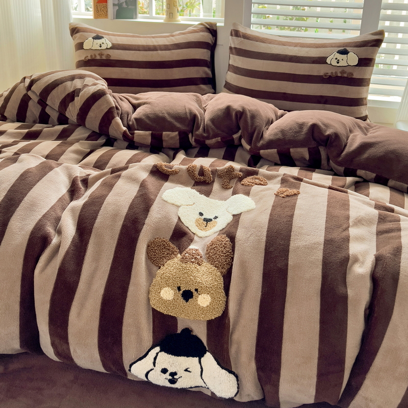 卡通风三只小狗深咖条加厚牛奶绒毛巾绣床上四件套被套床单床笠款