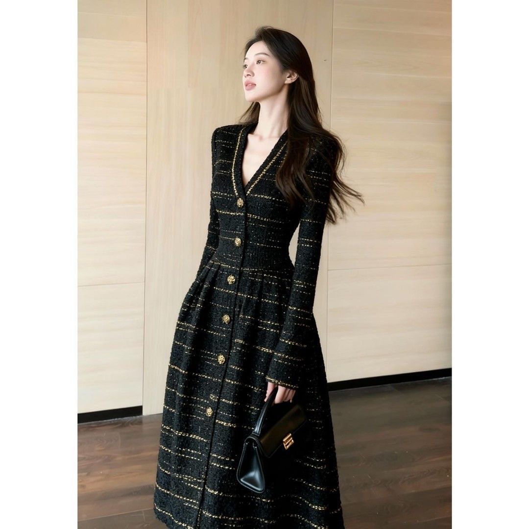 秋季巨好看富家千金miu系白色小香风气质v领连衣裙女冬2025年