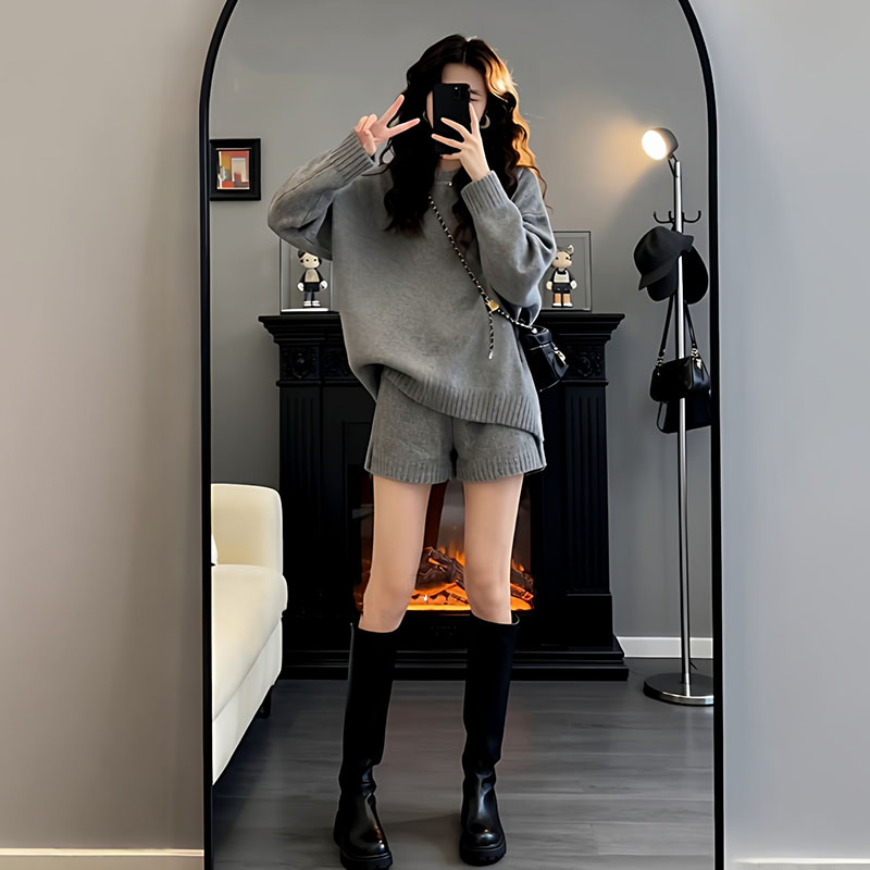 大码女装韩系慵懒风针织衫短裤两件套秋冬新款胖mm巨好看毛衣套装